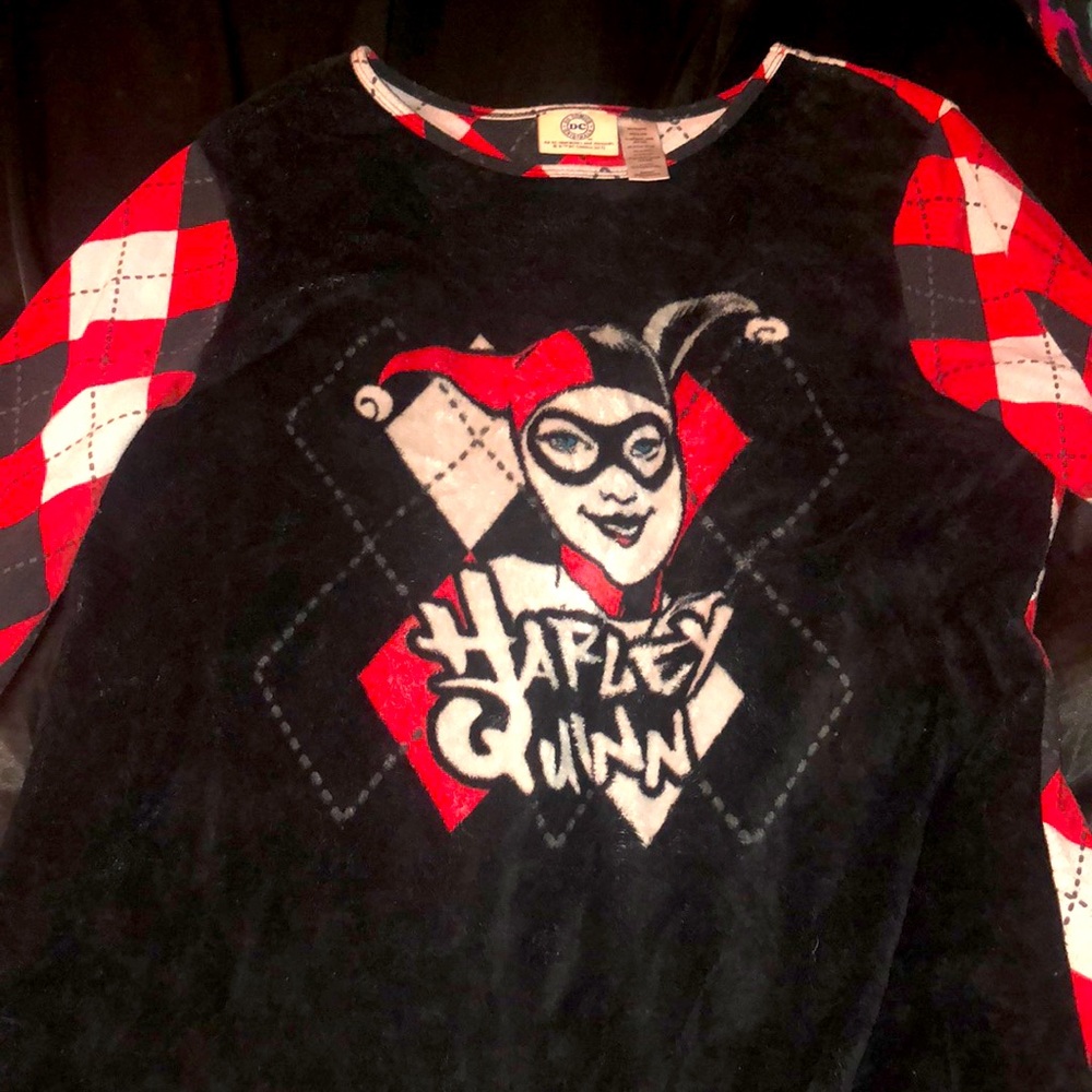 Harley Quinn sleeping gown.